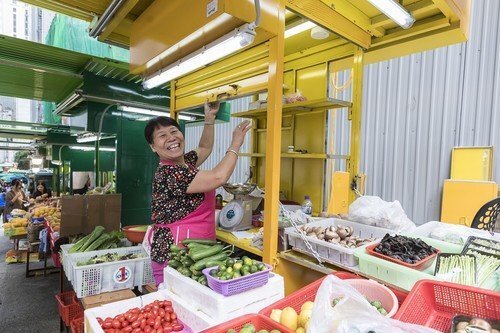 Standing in front of her new stall decorated in yellow, Ms Liu says the vitality and cheerfulness of the colour resemble her pleasant personality.